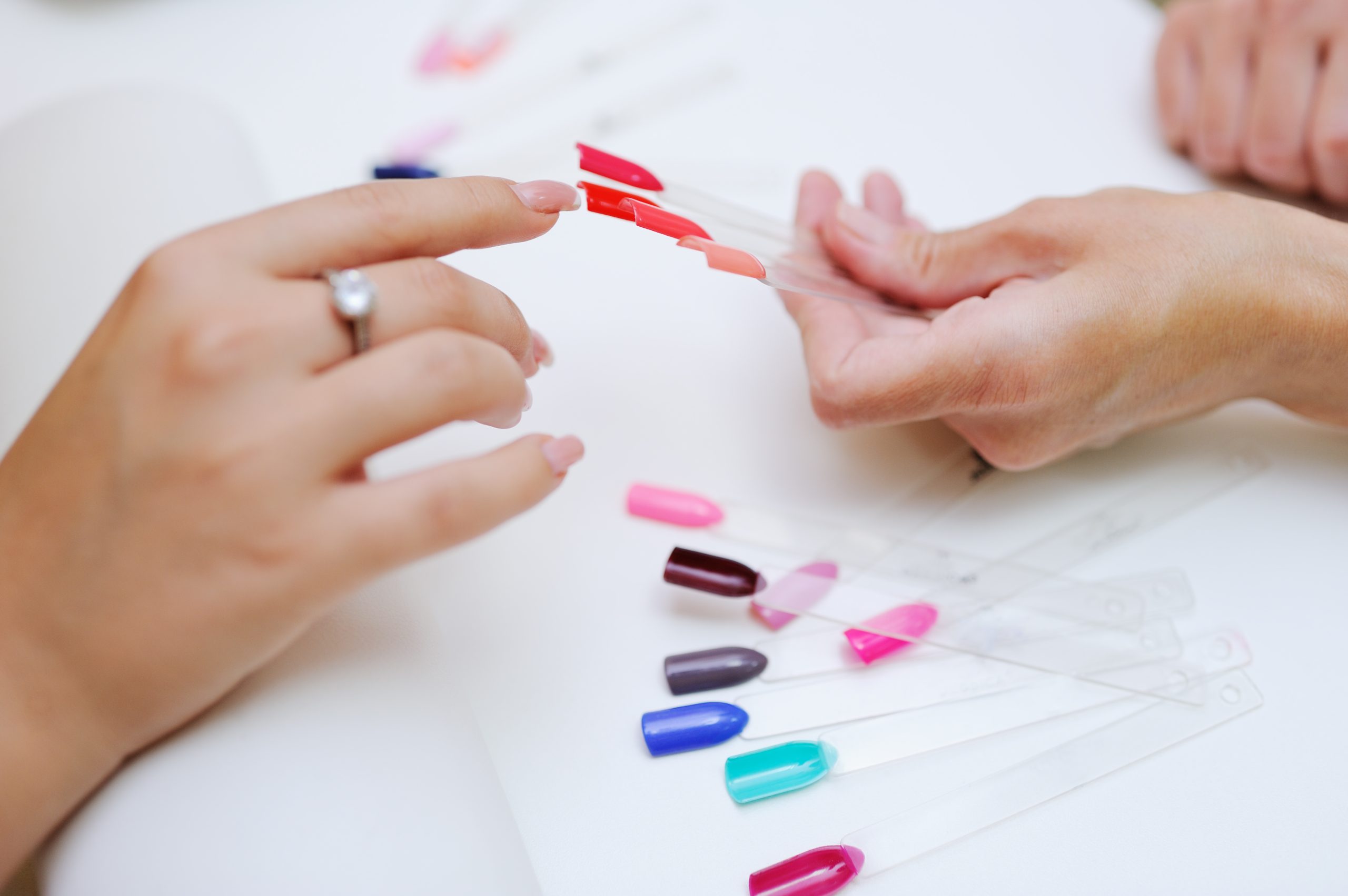 Ingredienti sicuri: cosa cercare nei prodotti acrygel per la salute delle unghie